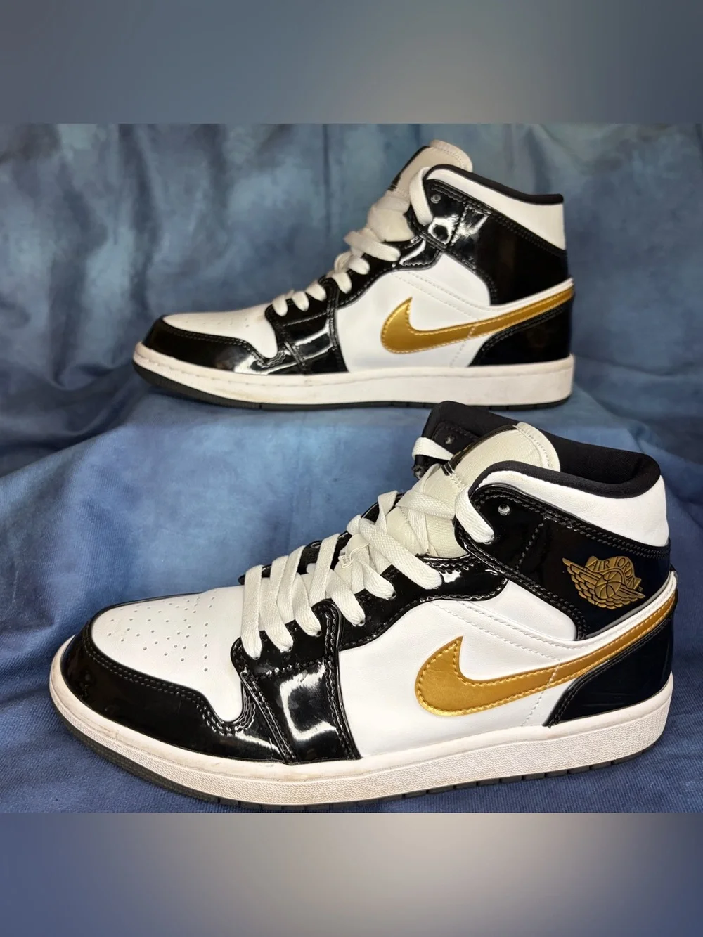 Jordan Mid 1 SE Black Gold